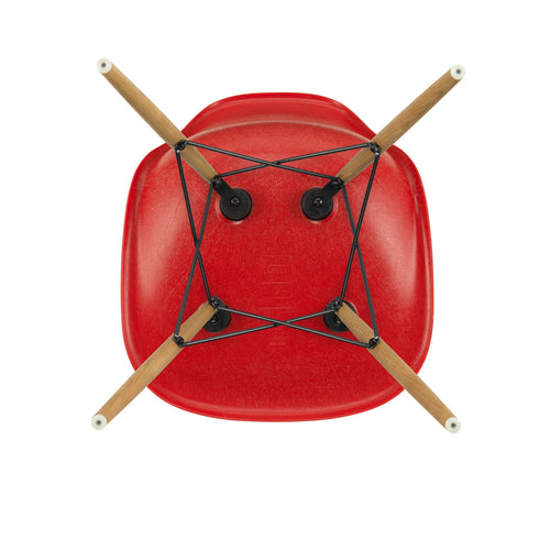 Cadeira Eames em Fibra de Vidro DSW / Base Freixo